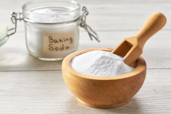 Baking soda in jar and bowl