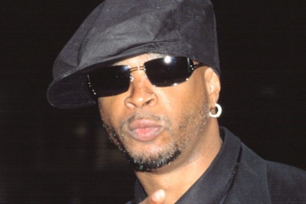 comedian Damon Wayans wearing sunglasses and kangol hat