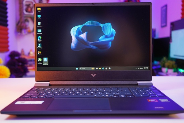 HP laptop gaming computer open to display