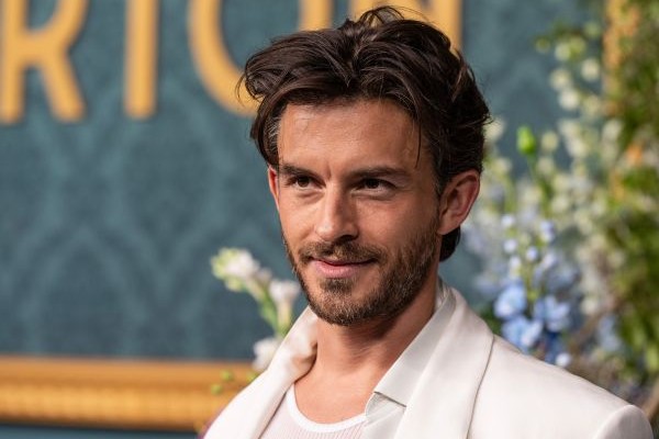 actor Jonathan Bailey at Bridgerton 3 premiere
