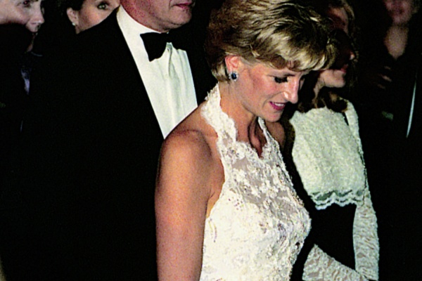 Princess Diana leaves event 1996