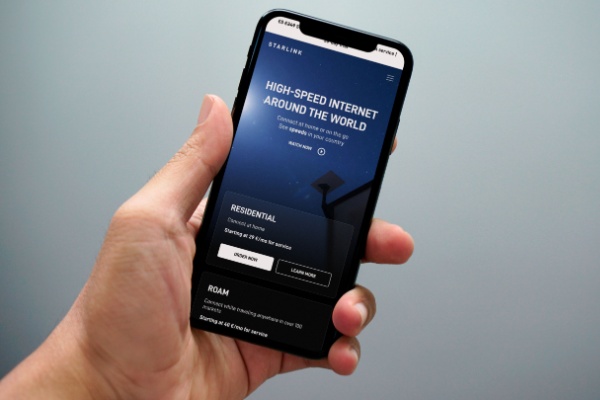 hand holding smartphone displaying Starlink Mobile app